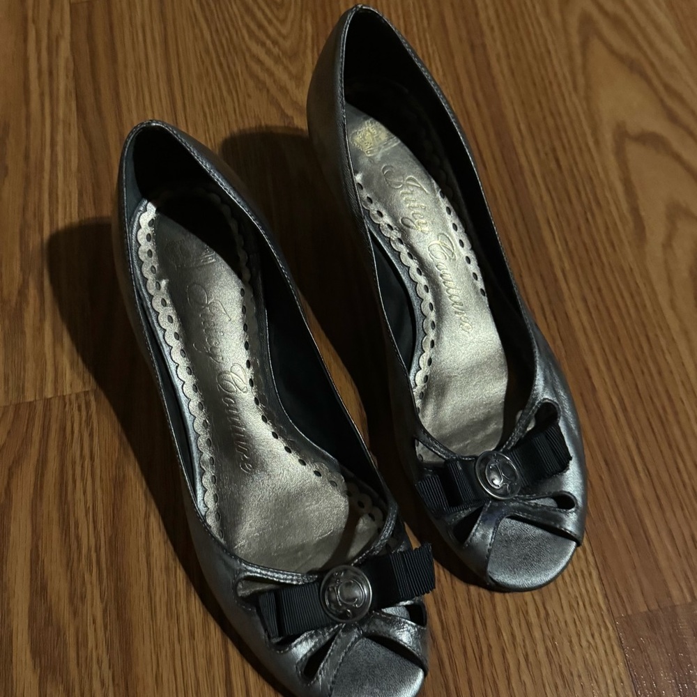 Juicy Couture Silver Antique Metal Kitten Heels Bow S/7M Y2k Retro Glam